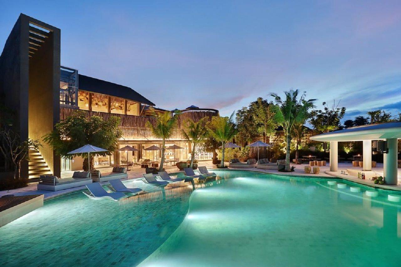Cross Bali Breakers Hotel Jimbaran Exterior foto