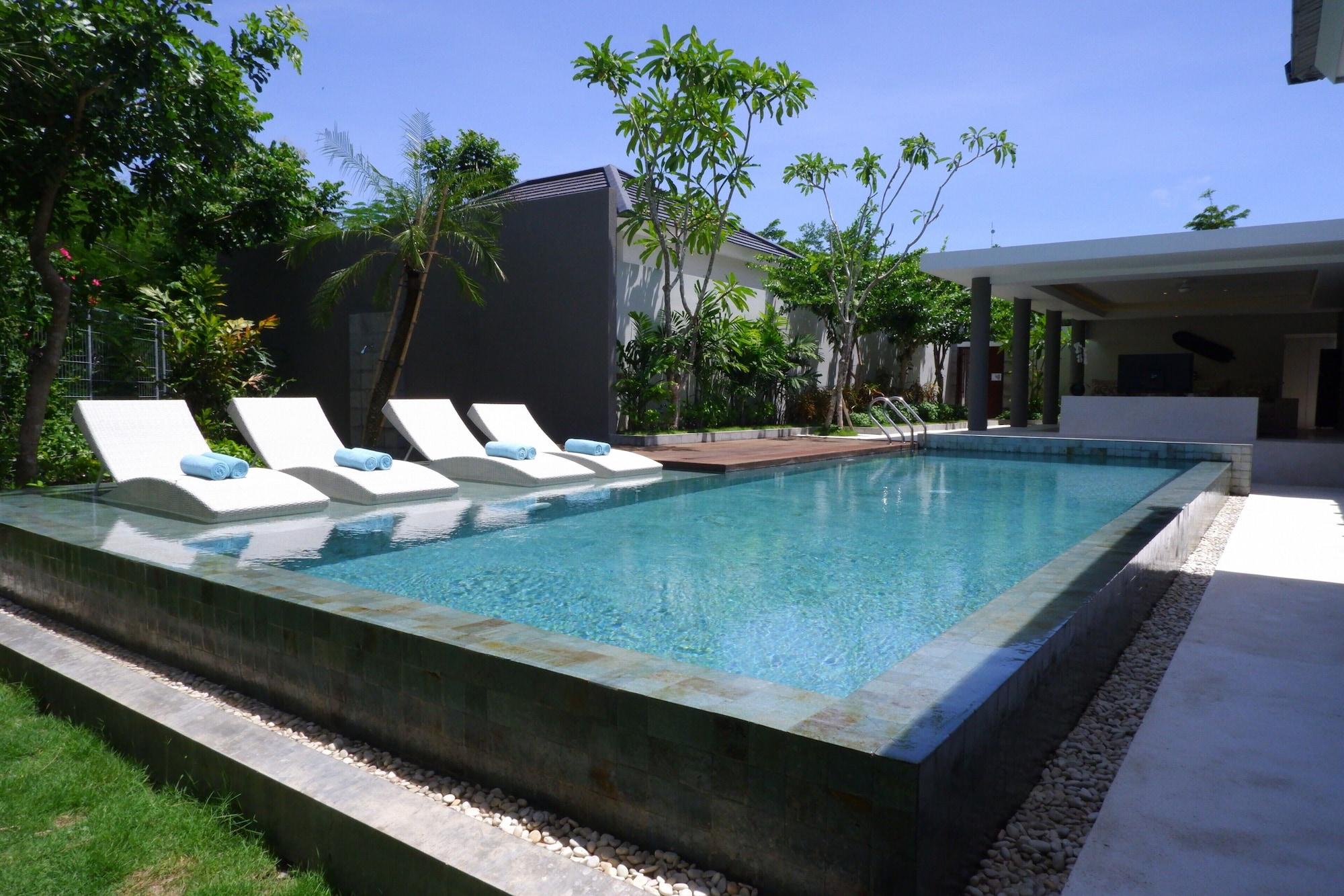 Cross Bali Breakers Hotel Jimbaran Exterior foto