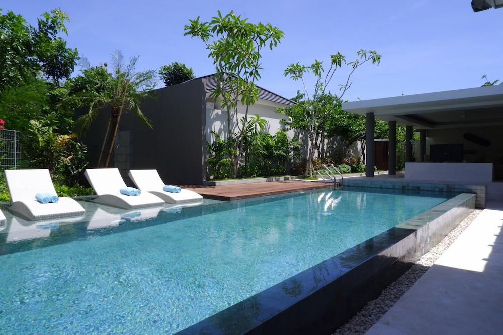 Cross Bali Breakers Hotel Jimbaran Exterior foto